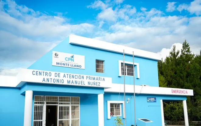 SNS fortalece servicios centros de salud Monte Llano y Aguayo