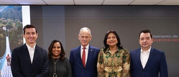 Mawdy presenta su remozada casa en un encuentro con sus aliados