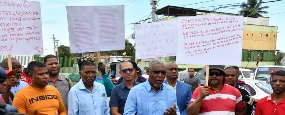Choferes protestan frente a Línea 2C del Metro; piden jubilación para los de 60 y 70 años