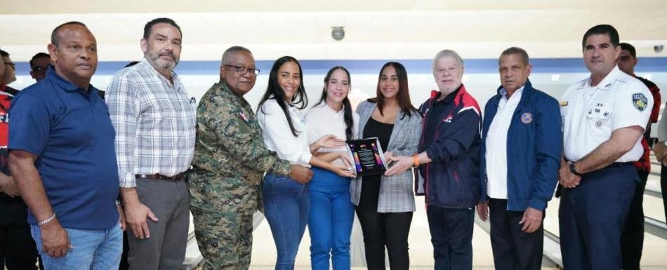 Resaltan trayectoria de Carlos Alonzo en el inicio del torneo de boliche militar