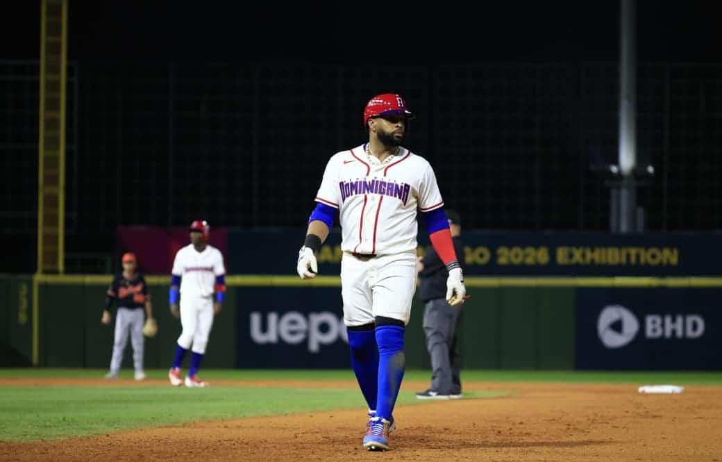 Carlos Santana aportará experiencia y liderazgo en su tercer Clásico Mundial