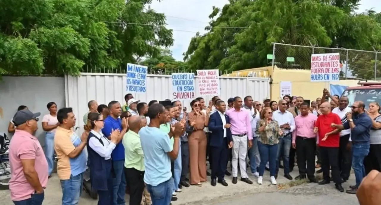 FP pide declarar a Santiago en emergencia por crisis escolar