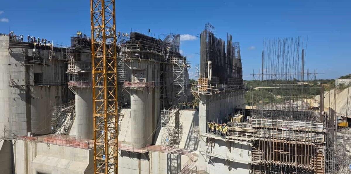 El Gobierno ejecuta desvío final del río Guayubín por presa Boca de los Ríos