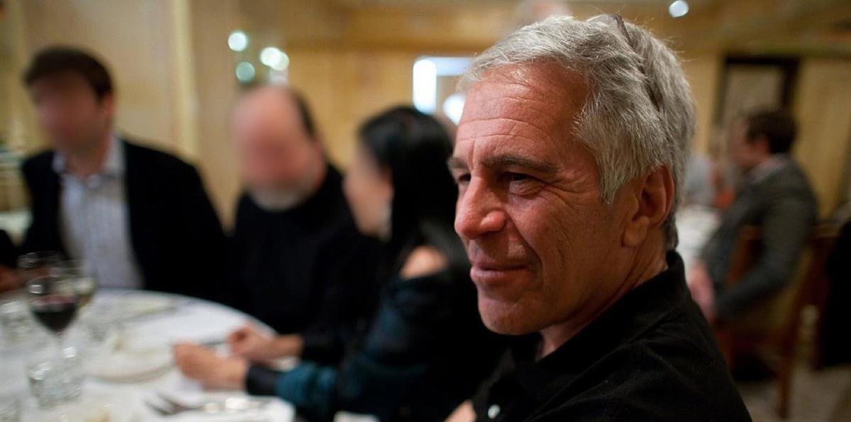 Errores en archivos de Epstein exponen desnudos y datos sensibles de víctimas pese a intentos de censura