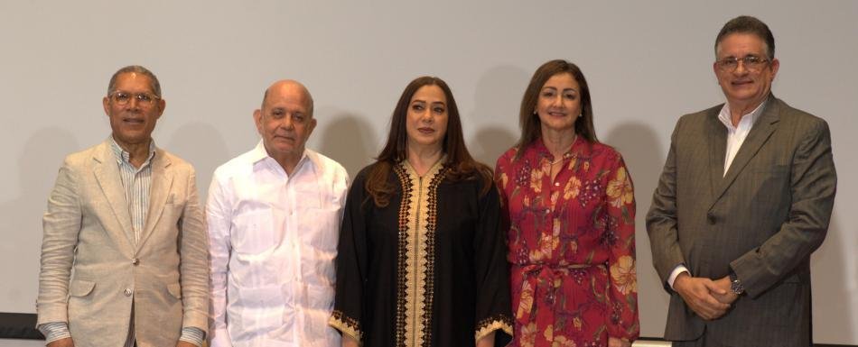 Familia Báez - Tavárez realiza donación al Museo Nacional Centro de Arte Reina Sofía