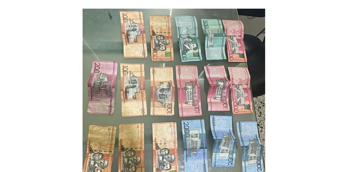 Tres detenidos, entre ellos una mujer, por fraude en establecimientos comerciales con dinero falso