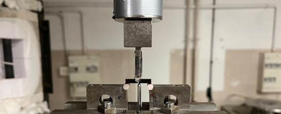 Desarrollan cerámica para implantes dentales más resistente a la humedad y la temperatura corporal