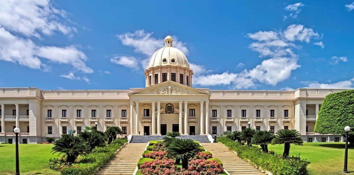 Presidente designa nuevo subdirector e inspector general de la Policía y ordena ascensos y retiros