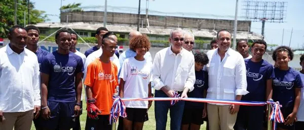 Gobierno entrega un complejo deportivo en S. Domingo Savio