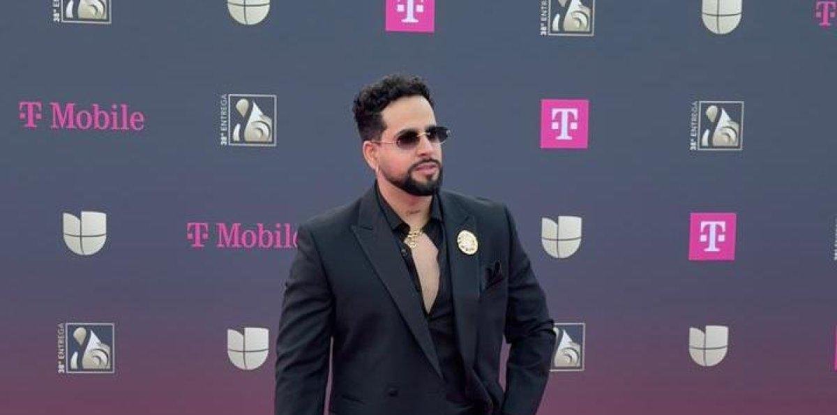 Lemar también sorprendió en la alfombra de Premio Lo Nuestro