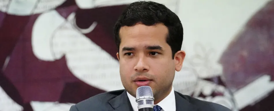 Senador Fernández solicita mayor fiscalización y equilibrio en el Congreso