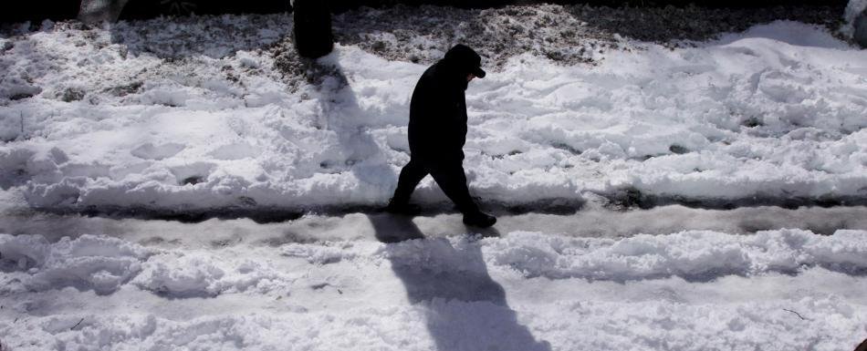 Cortes de energía y escuelas cerradas en noreste de EEUU tras fuerte tormenta de nieve