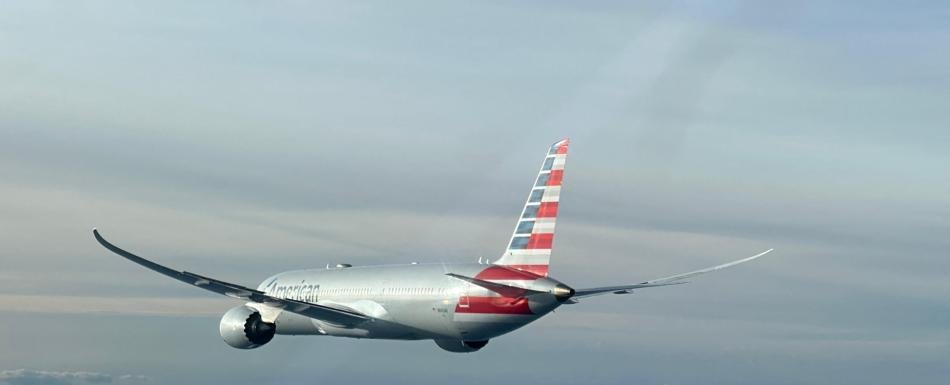 Colombia investiga posible impacto de bala en avión de American Airlines