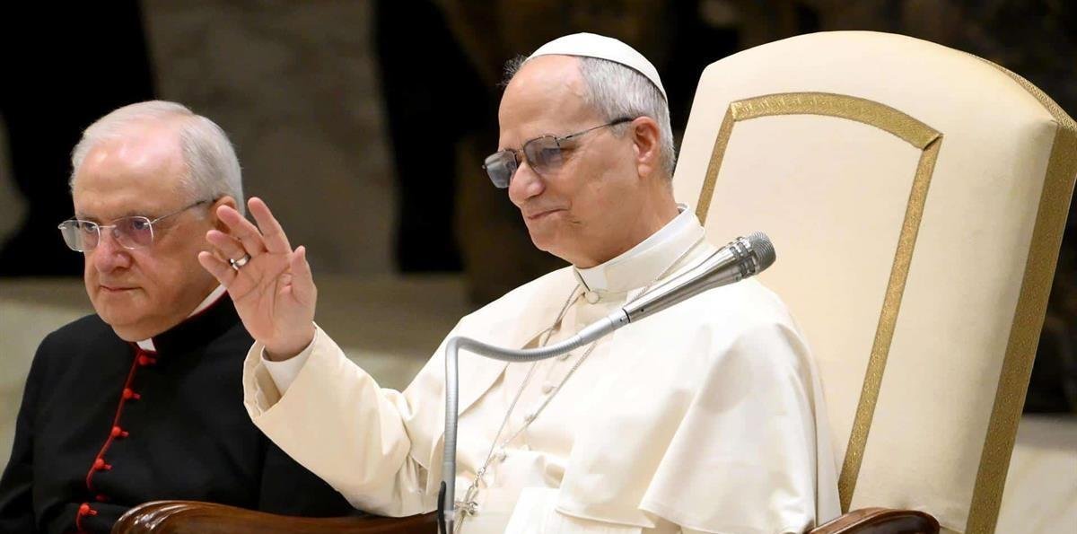 El papa urge a evitar una nueva carrera armamentística que amenace aún más la paz