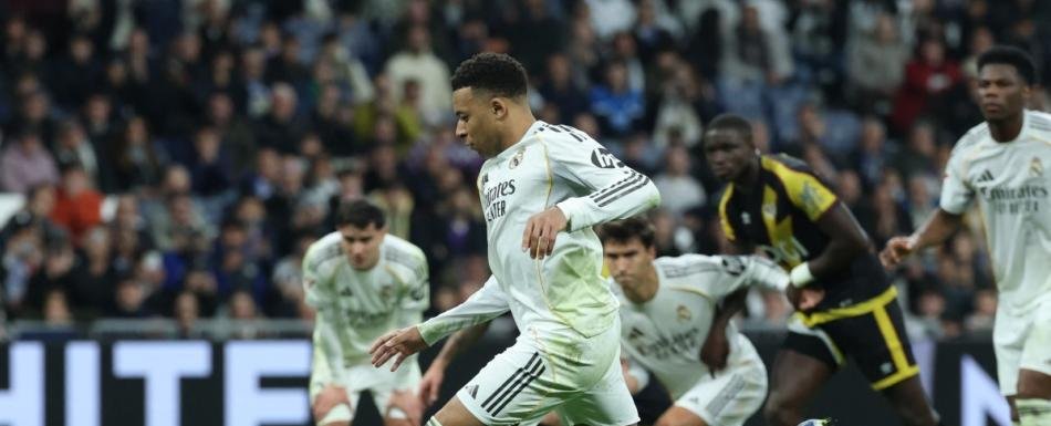 Mbappé salva de la quema al Real Madrid de penal en el descuento ante el Rayo