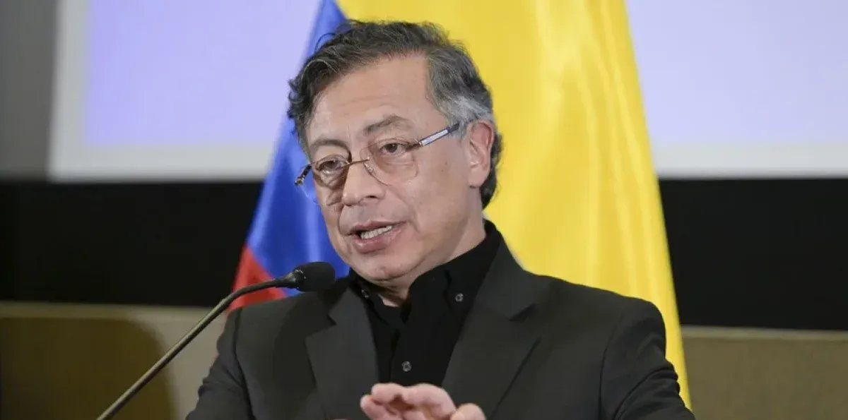 Gustavo Petro denuncia plan para atentar contra su seguridad durante vuelo con sus hijos