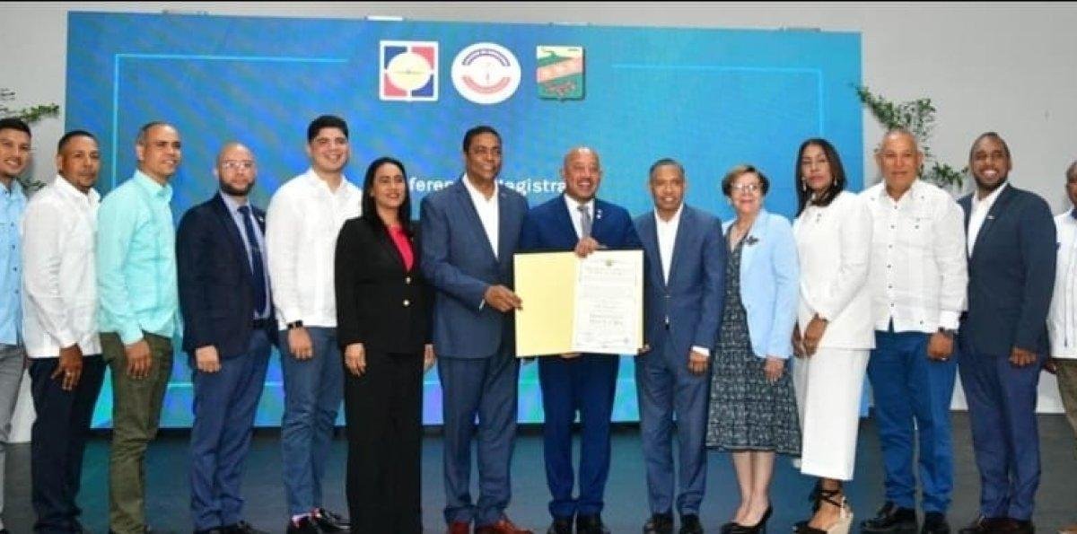 Brian De Peña diserta sobre “Buenas prácticas en el manejo de las Alcaldía de Lawrence”