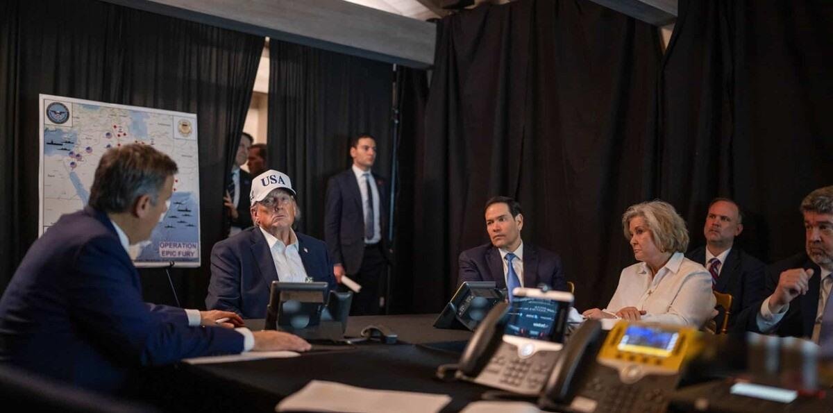 Trump permanece en su residencia de Mar-a-Lago mientras sigue el conflicto con Irán