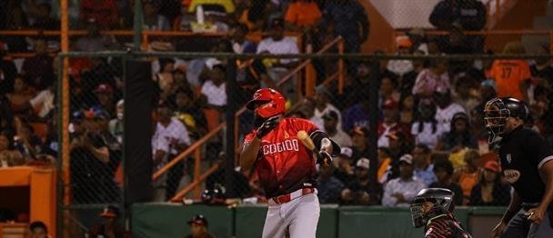 Navarro y Lake golpean a los Toros y el Escogido se pone 2-0
