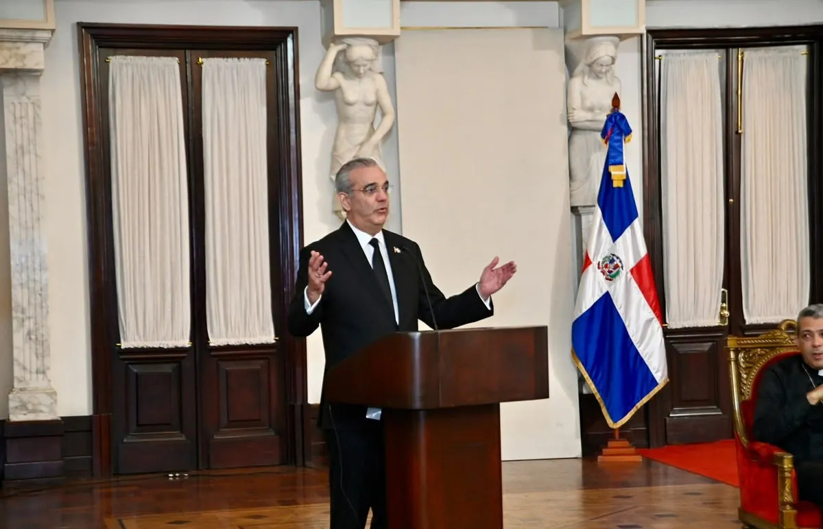 Abinader asegura “la oración que llega al corazón también tiene que reflejarse en nuestras acciones”; ora por RD