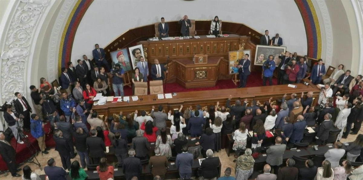 Parlamento de Venezuela aplaza sesión para aprobar ley de amnistía