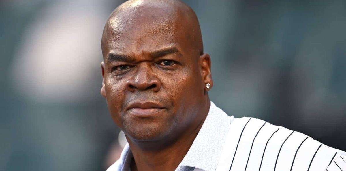 Frank Thomas critica a los White Sox por ser excluido en un post en redes