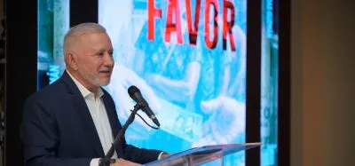 Senador habla de clientelismo y democracia en su nuevo libro