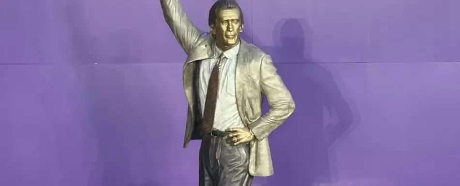 Los Lakers homenajean al legendario Pat Riley con una estatua