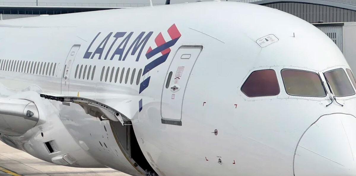 Un avión de Latam aborta despegue en Bogotá para evitar choque con un helicóptero militar