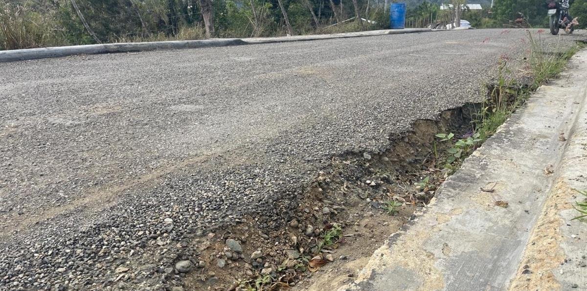 Exigen reanudar los trabajos de construcción de carretera de Santiago