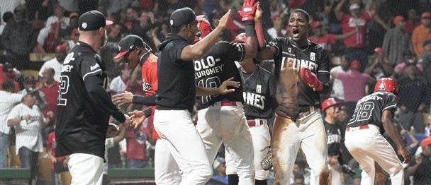 Leones superan susto en el primer juego de la final y derrotan a Toros 7-6