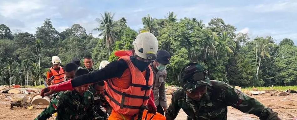 72 personas desaparecen tras un deslave