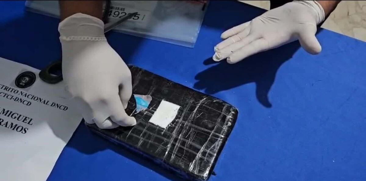 Autoridades incautan un kilo de presunta cocaína en el Distrito Nacional