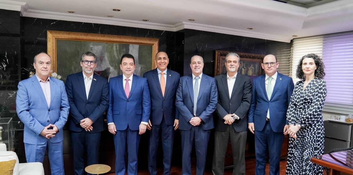 Junta Directiva Cámara Española de Comercio Visita director de Aduanas