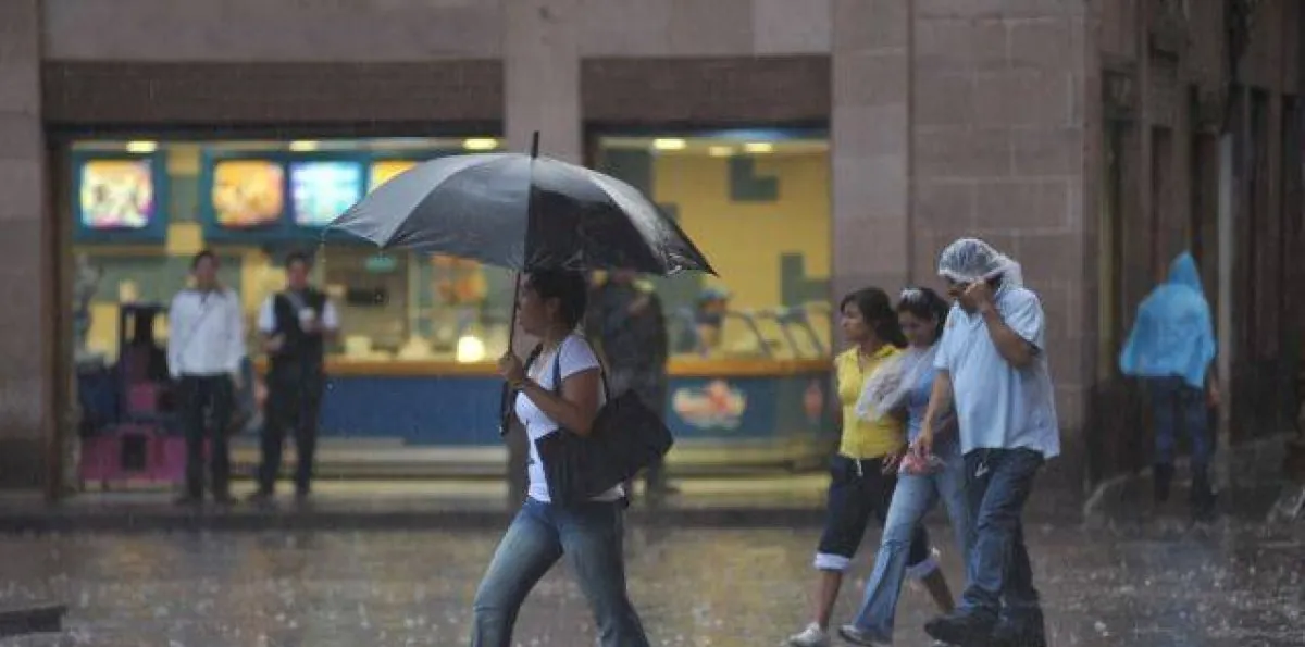 COE mantiene alerta verde: comunidades de Monte Plata incomunicadas por crecida del río Ozama