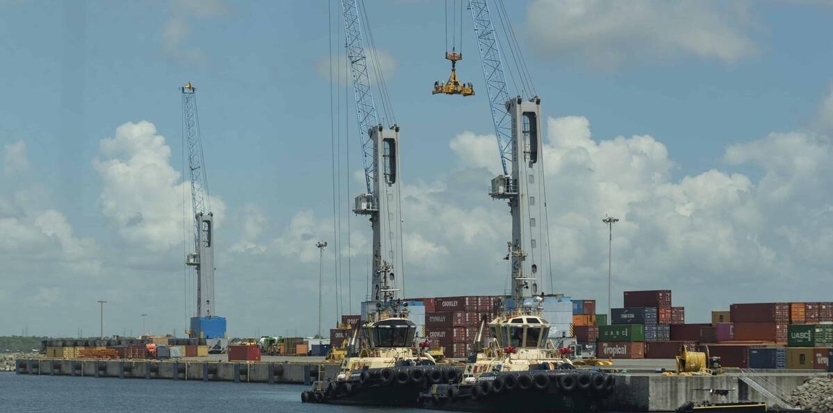 Trump dice que impondrá un arancel global del 10 %