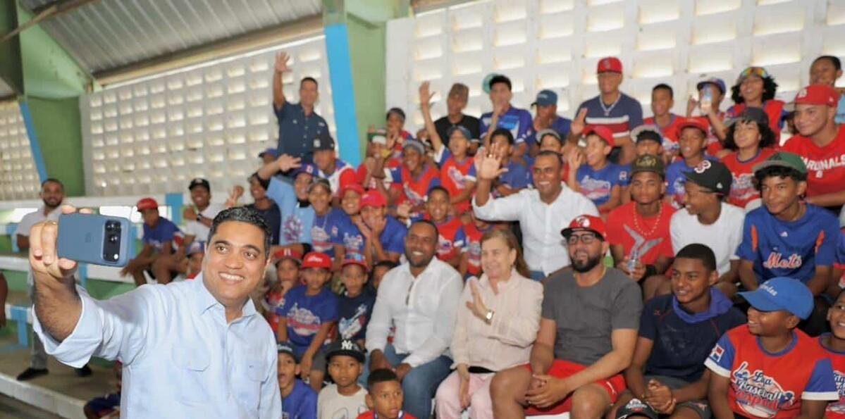Ministro Kelvin Cruz inicia reconstrucción de multiuso en Jima Abajo