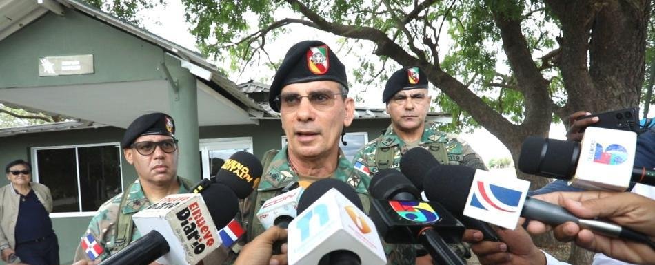 Comandante del Ejército afirma crisis haitiana "es una situación de inseguridad considerable"