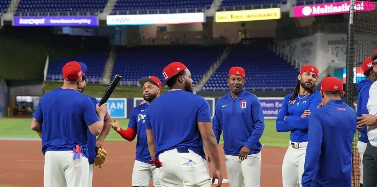 Equipo dominicano que participará en el Clásico Mundial de Béisbol practica por primera vez