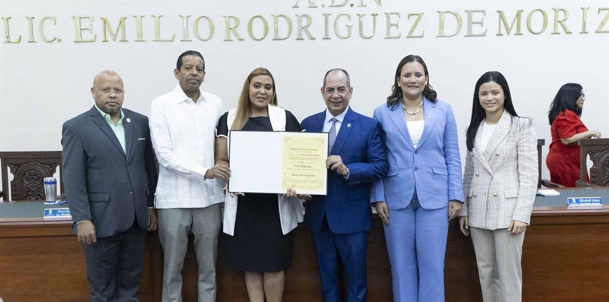 Concejo de Regidores del Distrito Nacional reconoce a 26 jóvenes por liderazgo y aporte social