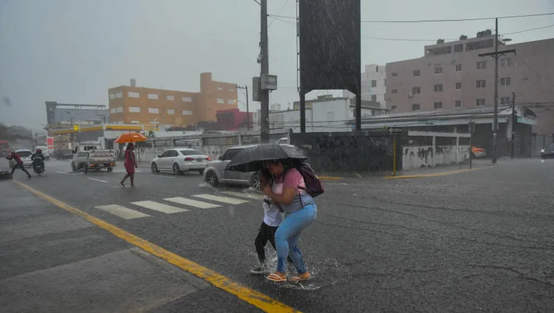 Vaguada y onda generarán lluvias a partir del mediodía