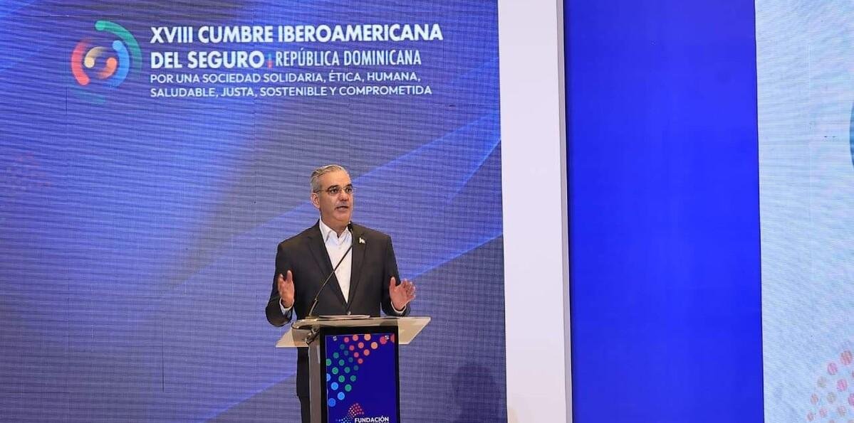 Abinader plantea elevar el aporte del sector asegurador para fortalecer la economía rumbo a 2036