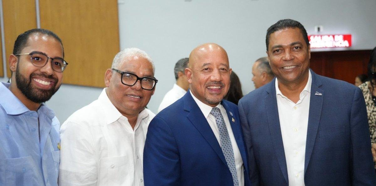 Periodista de los periódicos Hoy y El Nacional pone libro en circulación