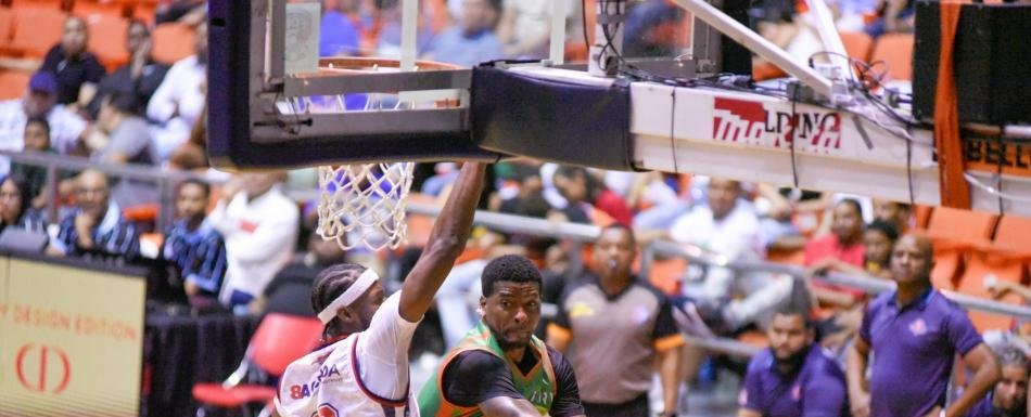 Lawrence lidera al Cupes a una fácil victoria sobre el Pueblo Nuevo