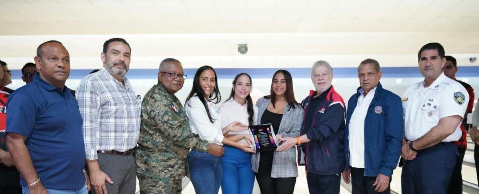 Resaltan trayectoria de Carlos Alonzo en el inicio del torneo de boliche militar