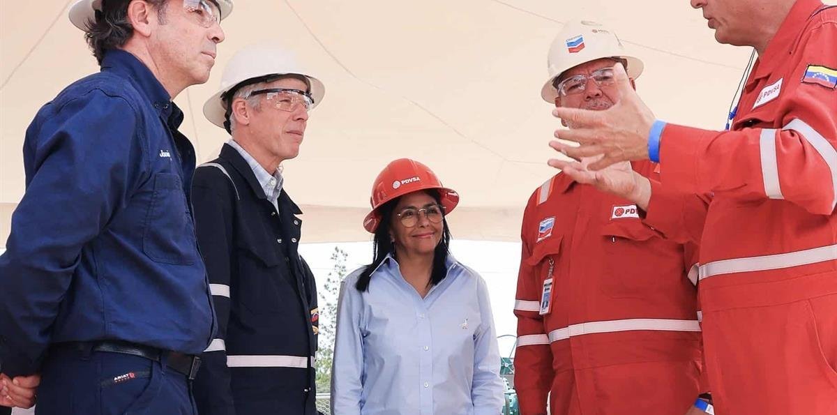 Delcy Rodríguez aboga para que no haya "ningún" obstáculo en acuerdo petrolero con EE.UU.