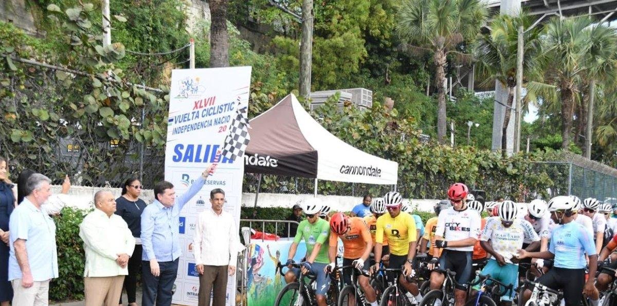 Paredes gana etapa, Rodríguez da el banderazo