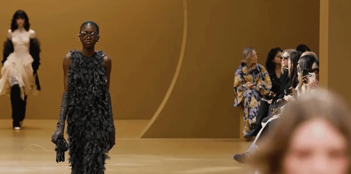 París dibuja cinco tendencias de moda para mujer en el otoño-invierno de 2026-27