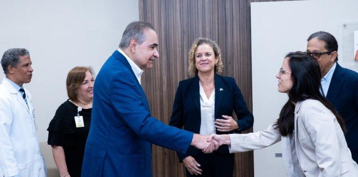 HGPS y embajada revisan avance trasplante hepático