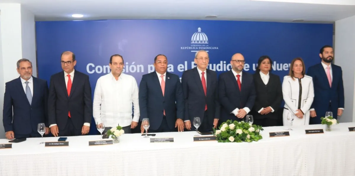Comisión recomienda al presidente construcción de nuevo estadio